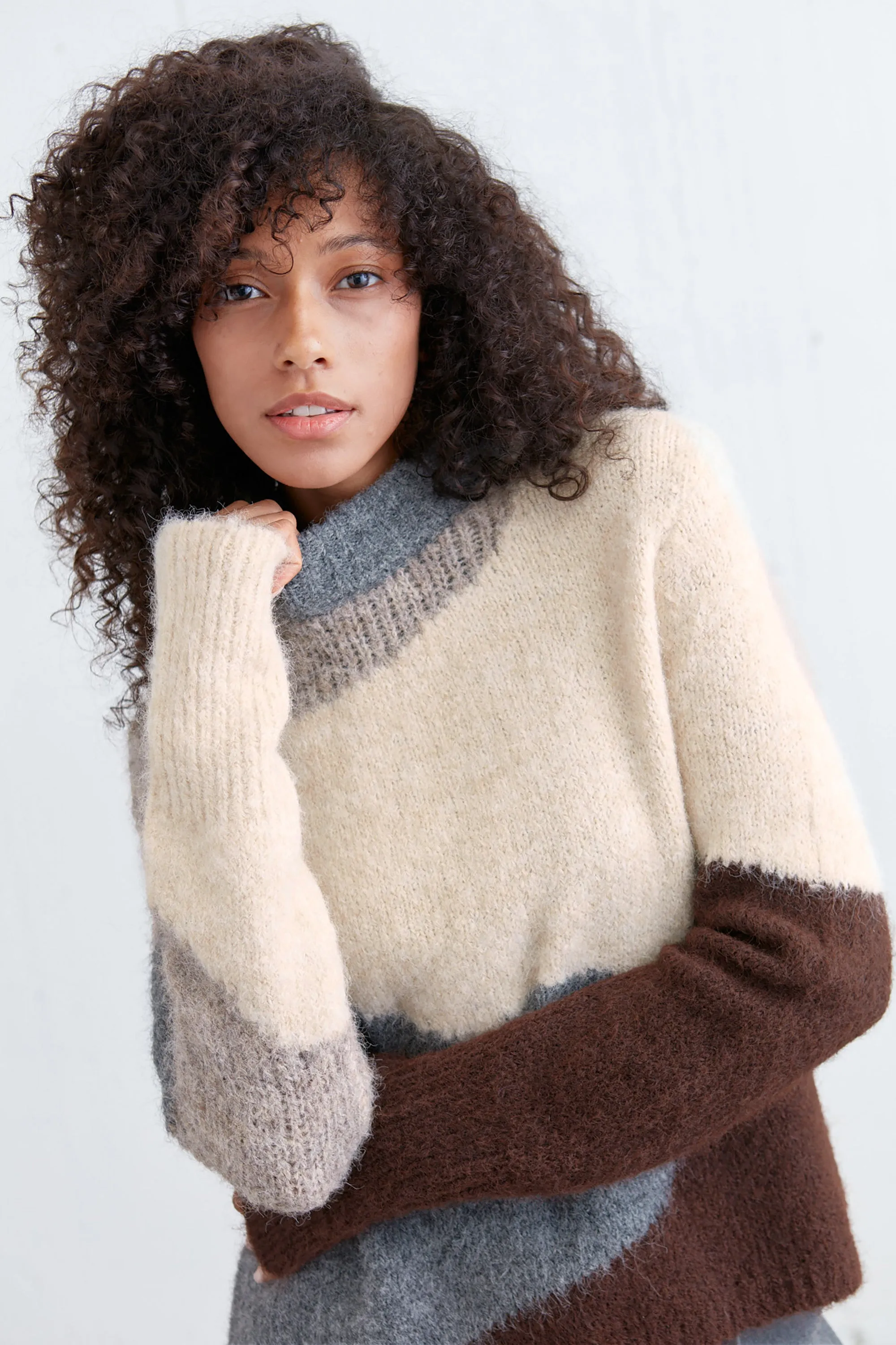 INTARSIA KNIT SWEATER